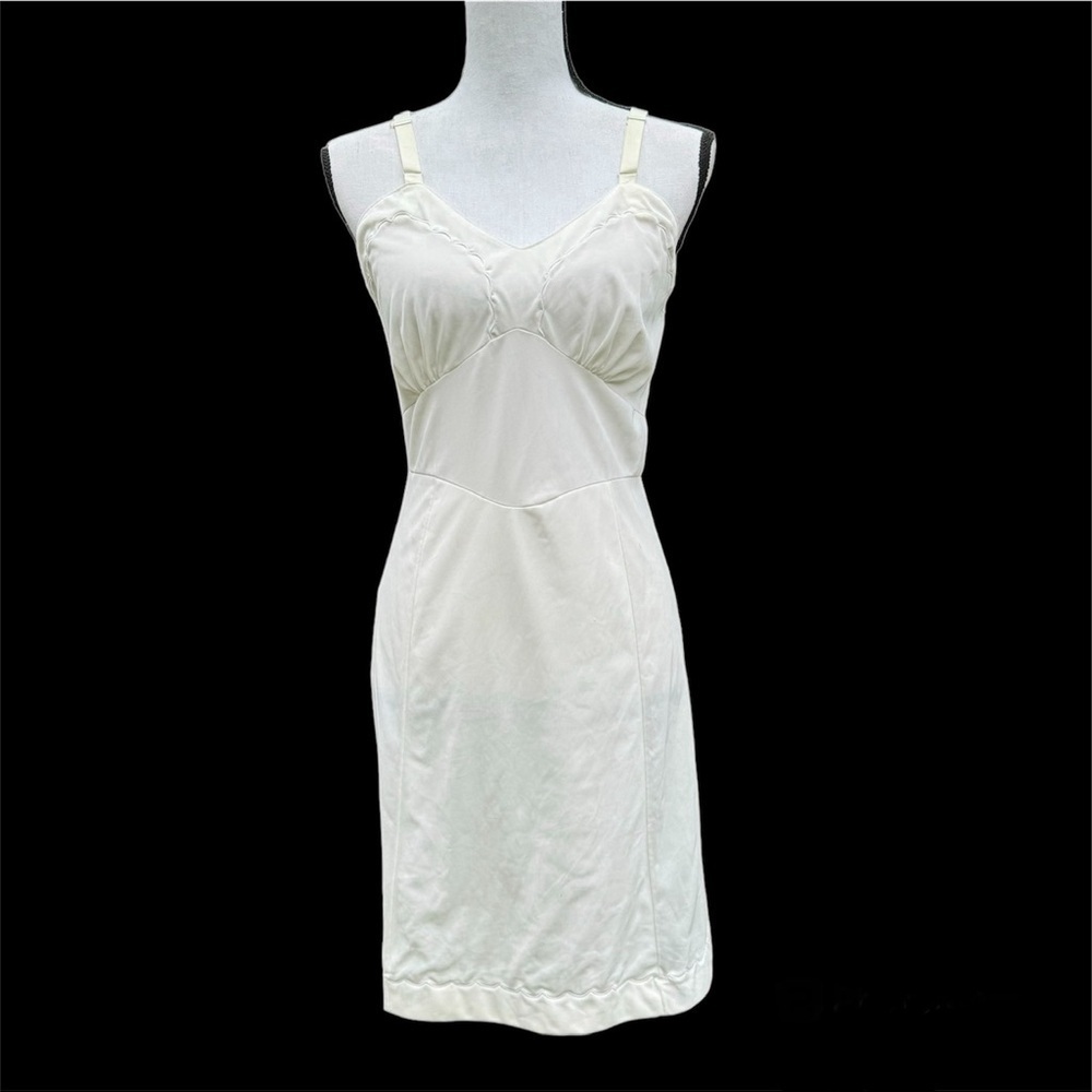 1960’s Vintage adjustable Slip Size 36 Average - Picture 1 of 11